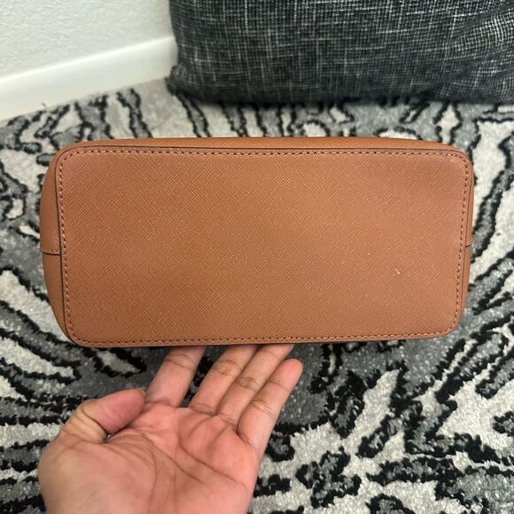 Michael Kors Tan Tote Bag with Gold Logo - Picture 7 of 10